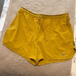 Nike Running Dvision 4” Large Mustard Yellow Running Shorts